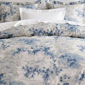 Pottery Barn Blue and White Duvet Cover with 3 Euro Shams
